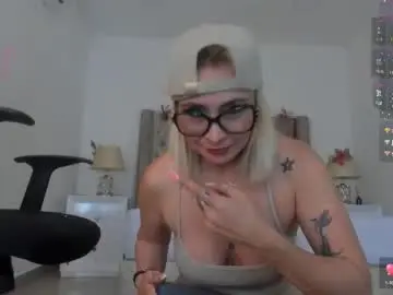 Chaturbate Best live sex cam show of candiegilson__