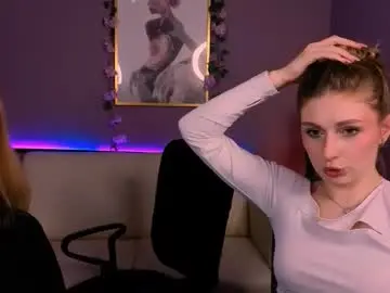 Chaturbate Live Sex Cam of ariana_ross7