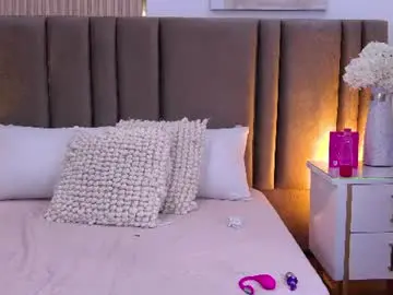 Chaturbate Live Sex Cam of lindalove__