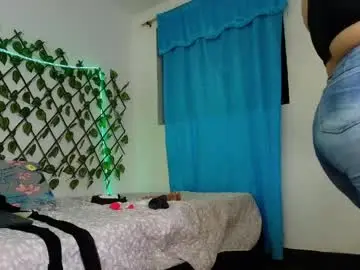 Chaturbate Nude Webcam of mahia_wilson