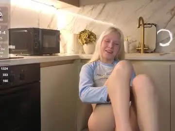 Chaturbate Live Sex Cam of amili_kron