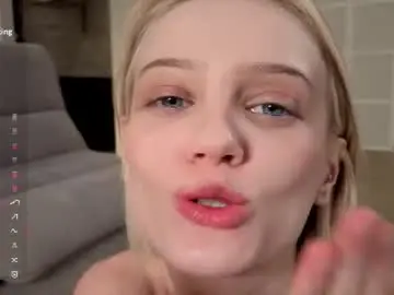 Chaturbate Live Sex Cam of evangel111