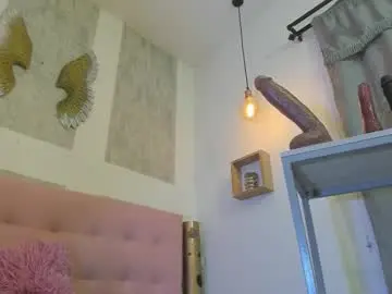 Chaturbate Free Live Porn of zhamira_21