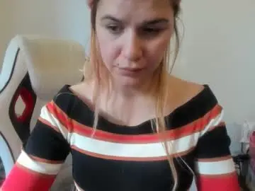 Chaturbate Live Sex of artsyandcraftsy_