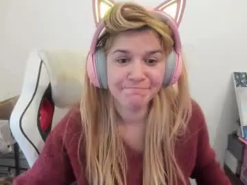 Chaturbate Live Sex Cam of artsyandcraftsy_