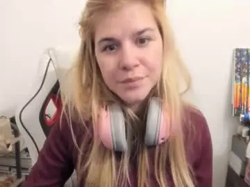 Chaturbate Live Sex of artsyandcraftsy_