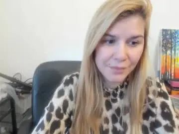 Chaturbate Live Porn of artsyandcraftsy_