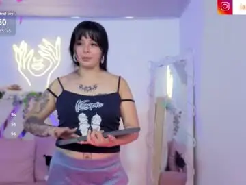 Chaturbate Live Sex Cam of hinna_tay