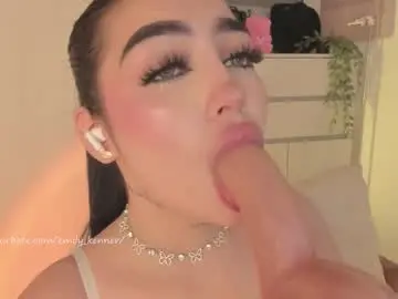 Chaturbate Live Sex Cam of emily_kenner