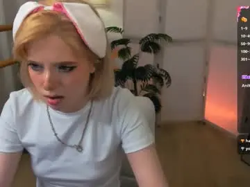 Chaturbate Live Sex Cam of moonlitasuna