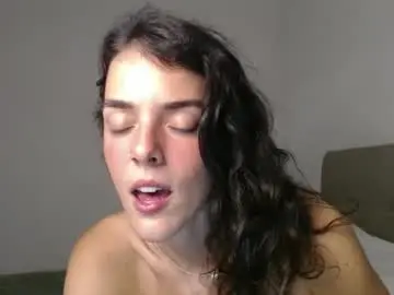 Chaturbate Live Sex Cam of bella_bloom1