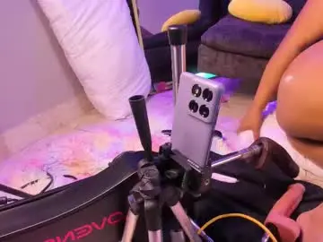 Chaturbate Live Sex Cam of eve__queen