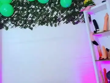 Chaturbate Live Sex Cam of tifanny_nails