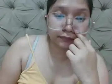 Chaturbate Live Sex Cam of nerdypinaypie