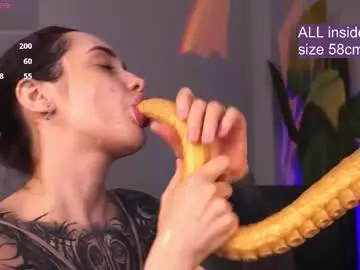 Chaturbate Live Sex Cam of evarabbit