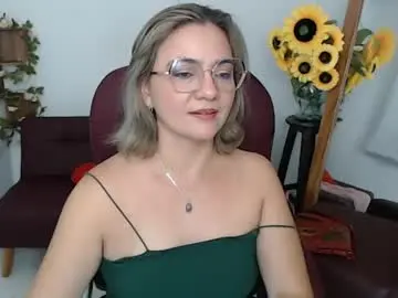 Chaturbate Live Sex Cam of lilly_milf