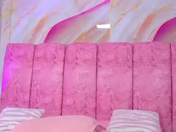 Chaturbate Live Sex Cam of emma_curvy1