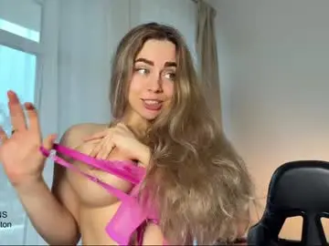 Chaturbate Live Sex of tatti_1