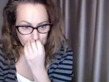 Chaturbate Live Sex Cam of lauraoven1