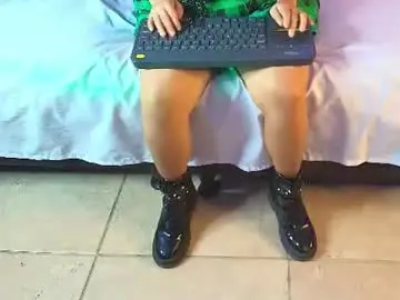 Chaturbate Live Sex Cam of alana_petite
