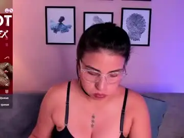 Chaturbate Live Sex Cam of sheyla_hills_