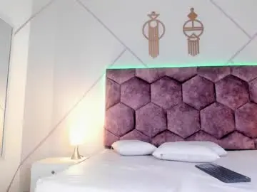 Chaturbate Live Sex Cam of emmy_lander_