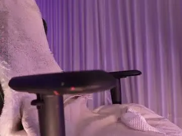 Chaturbate Live Sex Cam of lau__1