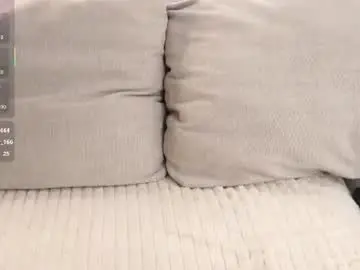Chaturbate Live Sex Cam of shelleyborom