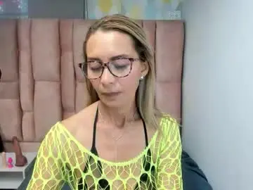 Chaturbate Adult Video Chat of issa_milf__