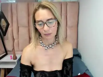 Chaturbate Watch Live Sex Cams of issa_milf__
