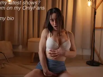 Chaturbate Watch Live Sex Cams of emyii