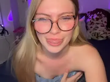 Chaturbate Free Live Porn of elliee81