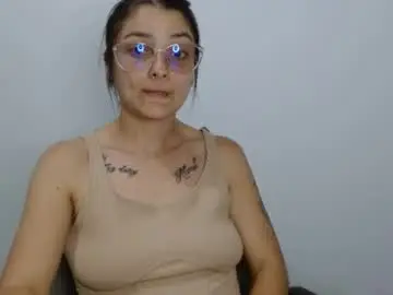 Chaturbate Nude Webcam of lilcoralinne_0