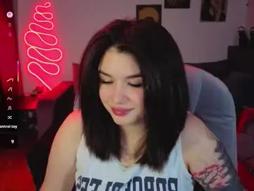 Chaturbate Live Sex Cam of kira_kick