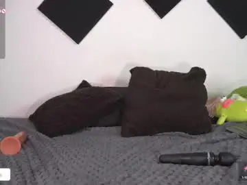 Chaturbate Live Sex Cam of ambeer_rousess