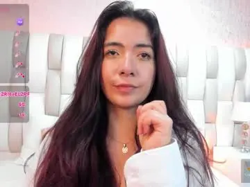 Chaturbate Live Sex Cam of ari_lynn_