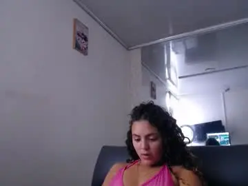 Chaturbate Live Sex Cam of giia_moroe