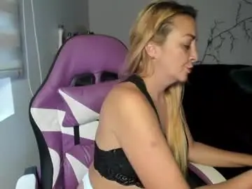 Chaturbate Adult Video Chat of adrianapdes