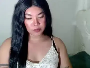 Chaturbate Live Sex Cam of sexymika_xoxo