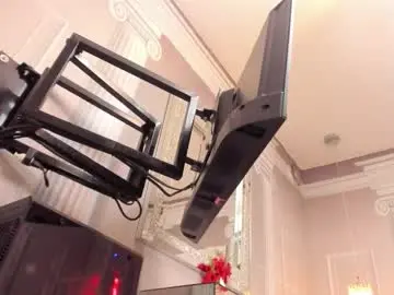 Chaturbate Live Sex Cam of slut_milf4u