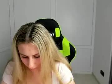 Chaturbate Live Sex Cam of julia_sunshinee
