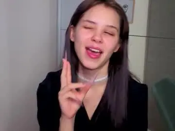 Chaturbate Live Sex Cam of slyshypie