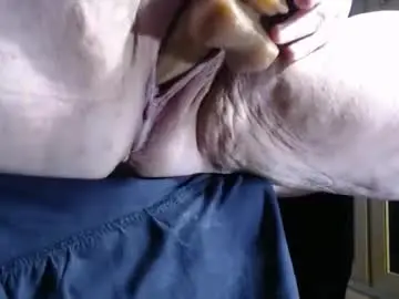 Chaturbate Free Porn Cam of suzyssecrets