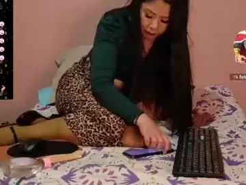 Chaturbate Free Porn Cam of bellah_rose_squirt