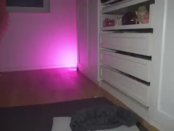 Chaturbate Live Sex Cam of hotbella_