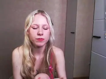 Chaturbate Live Sex Cam of mila_kamelova