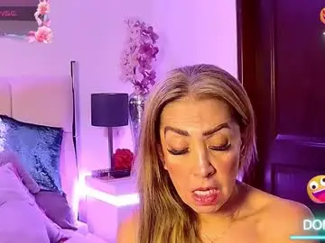 Chaturbate Adult Webcams of evelynagrey