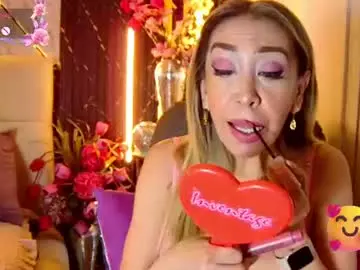Chaturbate Best live sex cam show of evelynagrey