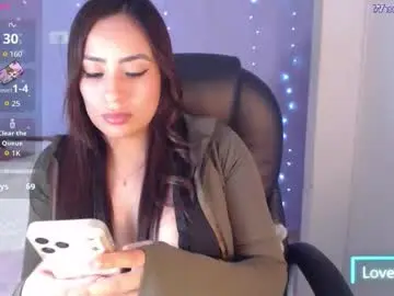 Chaturbate Live Sex Cam of paulina_galvis2700