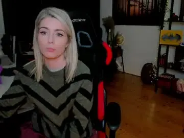 Chaturbate Live Sex Cam of kimilee22